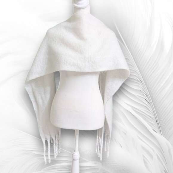 Soft White Oversized Winter Scarf With Fringe – Cozy Blanket Shawl Wrap - Picture 2 of 6